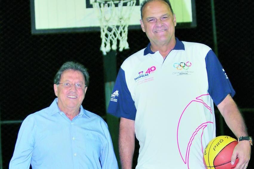 Oscar Schmidt, ex jogador brasileiro de basquetebol de todos os tempos.