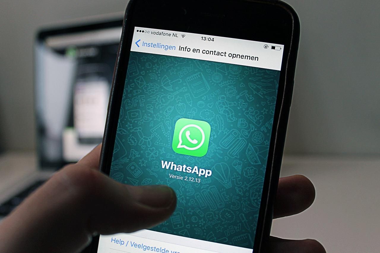 Jovens que filmaram e divulgaram cenas de sexo pelo WhatsApp são condenados  em Goiás | O Popular