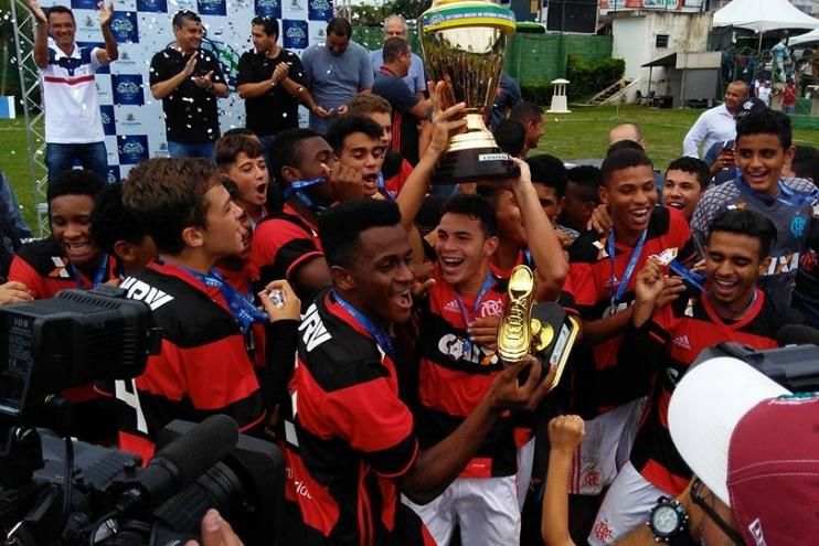 Flamengo vence Palmeiras nos pênaltis e conquista bicampeonato do
