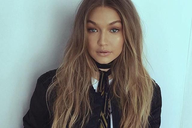 Foto: Gigi Hadid foi uma das primeiras a difundir o rosa como