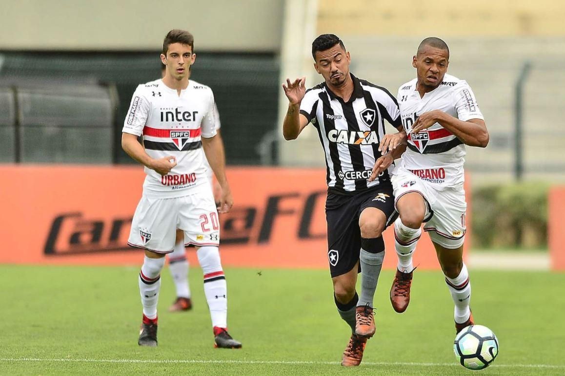 Botafogo apenas empata com Goiás e mantém vantagem de sete pontos