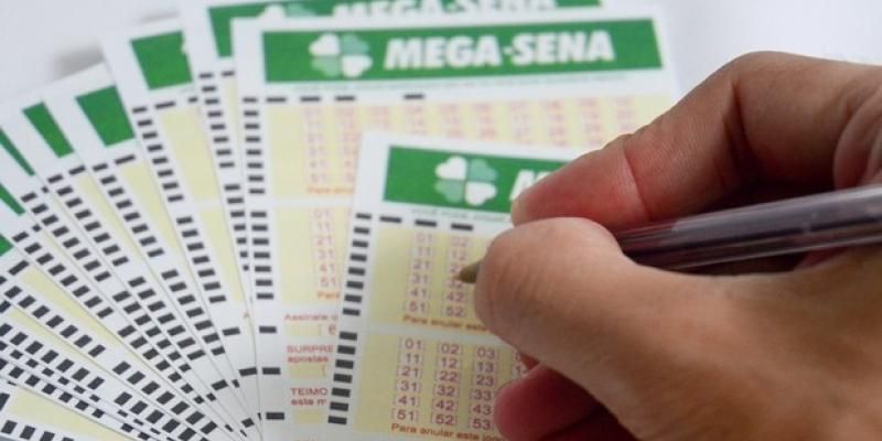 Veja como fazer um bolão para apostar na Mega-Sena acumulada - Notícias -  R7 Economia