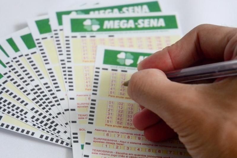 Mega-Sena: aposta única ganha prêmio de R$ 104 milhões; veja os números  sorteados