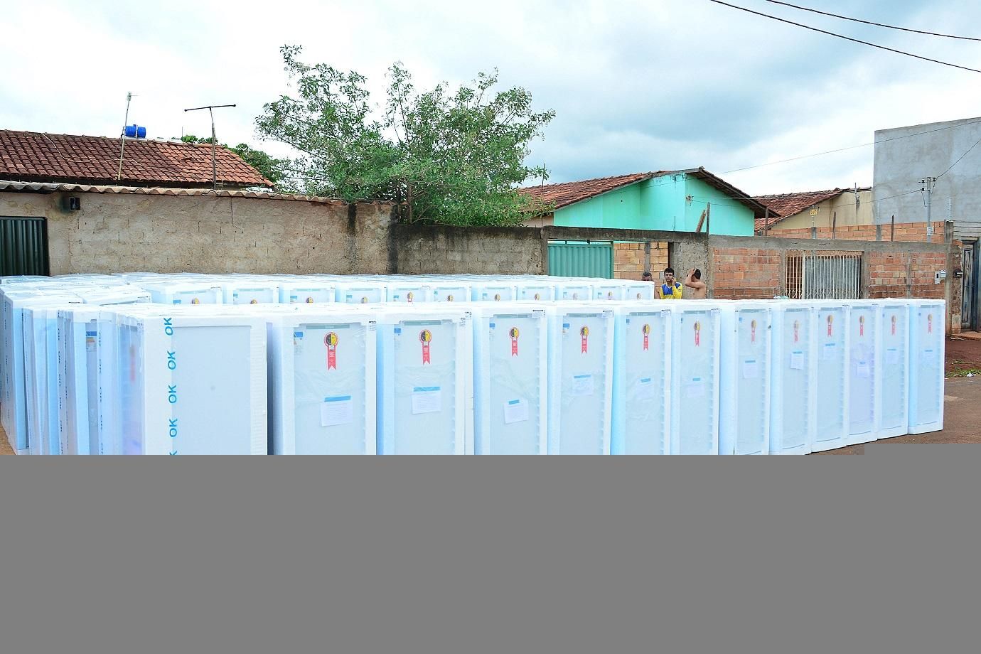 Enel Distribuição Rio doa 150 geladeiras para famílias de