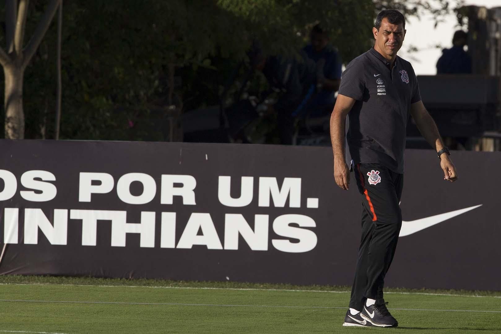 Zagueiro volta a treinar, e Carille confirma Corinthians para o