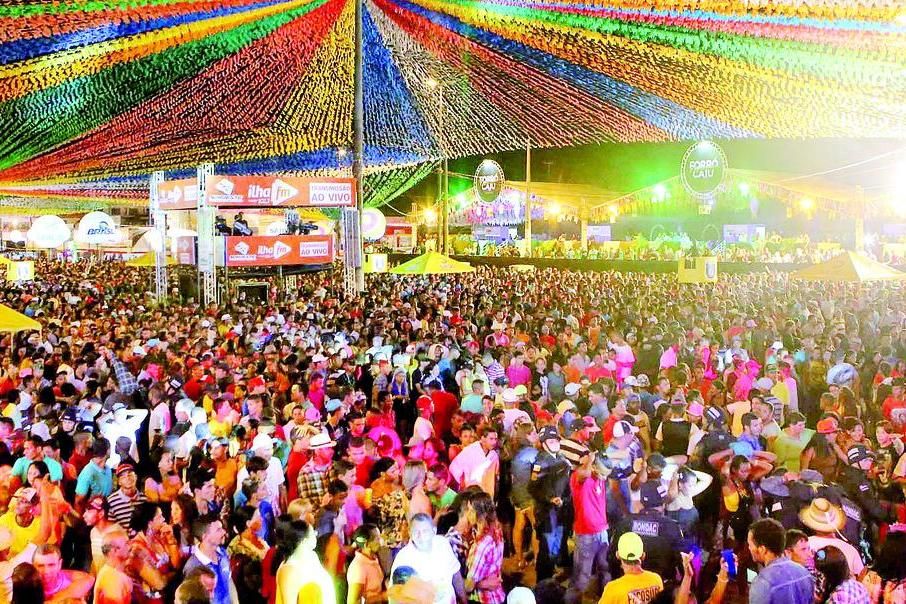 Carnaval de rua na Av. 23 de Maio atrai mais de 1 milhão de pessoas em  Sampa