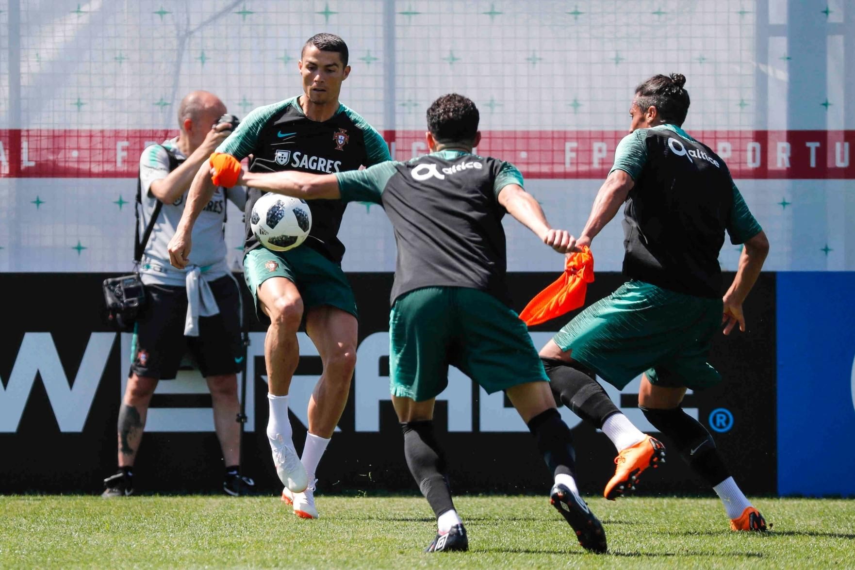 Cristiano Ronaldo iguala recorde mundial de jogos por seleção ao entrar em  campo contra o Marrocos