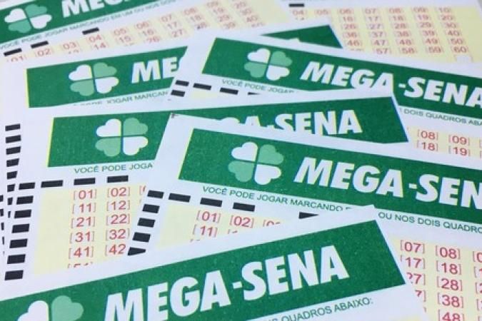 Mega-Sena: Bolão com 42 pessoas leva prêmio de R$ 120 milhões
