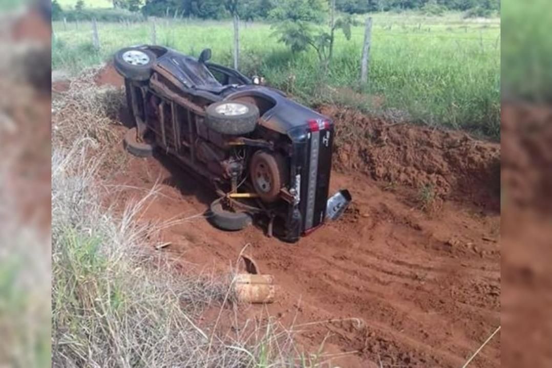 Carro de funerária bate de frente com ônibus e mata motorista em rodovia de  Goiás, Goiás