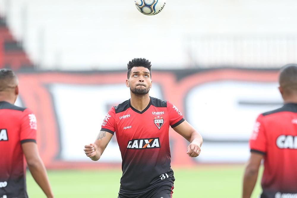 Tiroteio interrompe jogo de futebol 