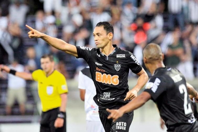 Ricardo Oliveira faz 2, mas Atlético-MG cede empate ao Danubio no Uruguai