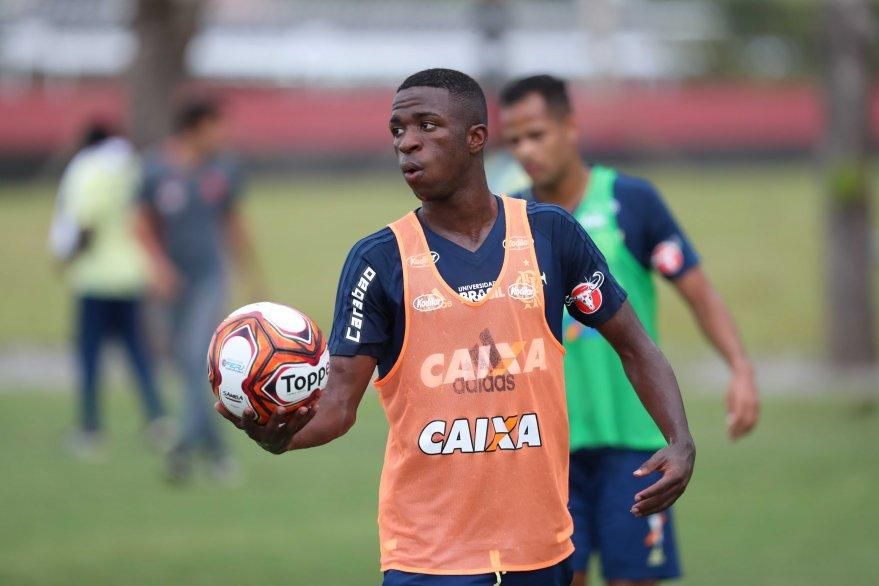 Antes do jogo contra o Santos, Wesley relembra histórico de clássicos na  base