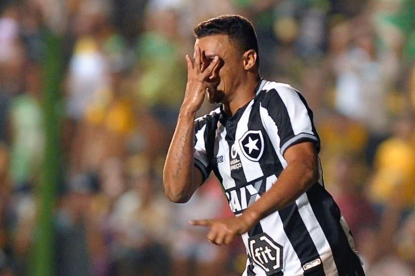 Com um jogador a menos, Botafogo sofre gol nos acréscimos e agora joga por  vitória simples para avançar à semi da Copa Paulista - Botafogo Futebol SA