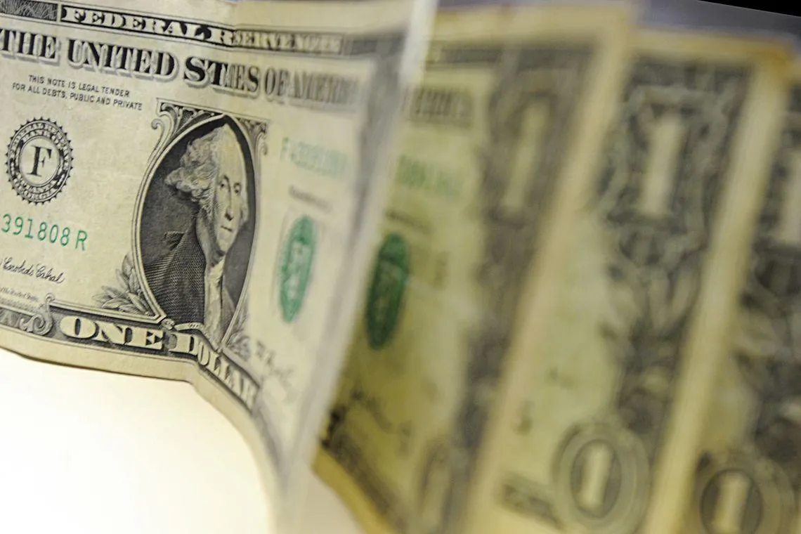 Dólar fecha aos R$ 5,61 e Ibovespa sobe 2,56% na semana