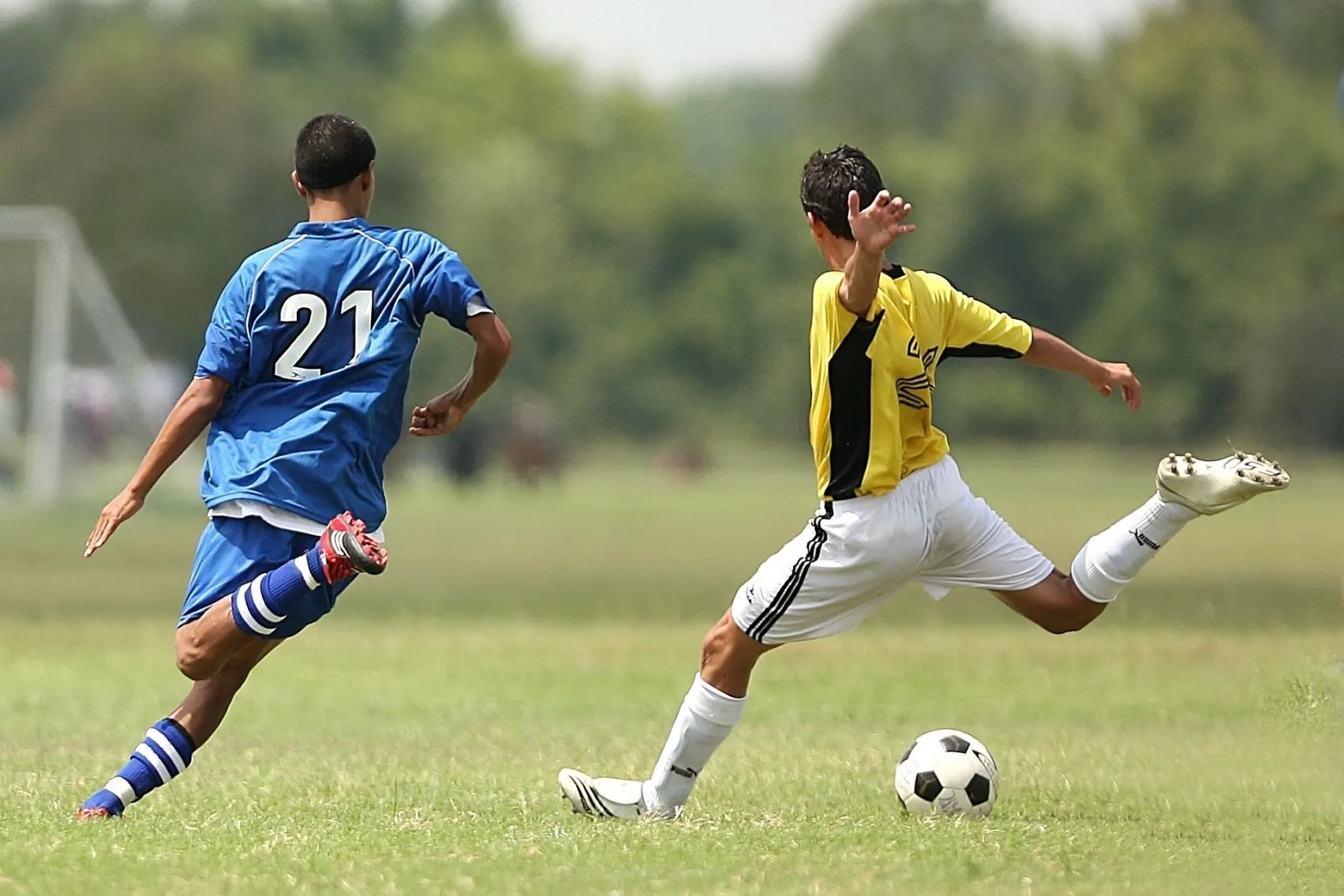 Crias das categorias de base enchem os cofres dos clubes brasileiros