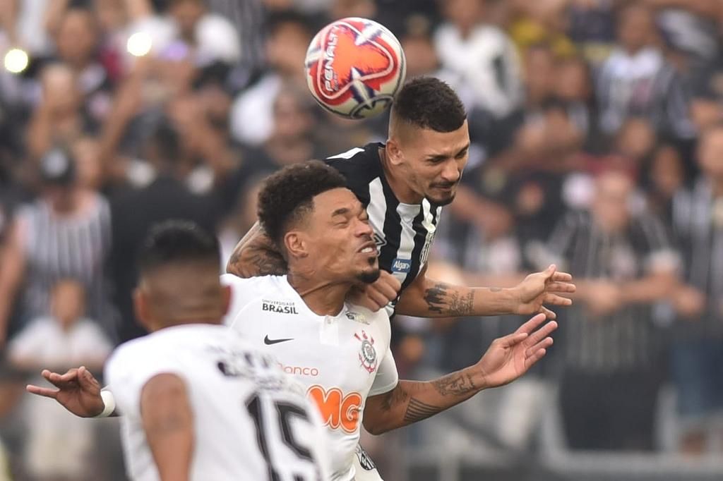 Corinthians sai atrás após gol-relâmpago e busca empate com a
