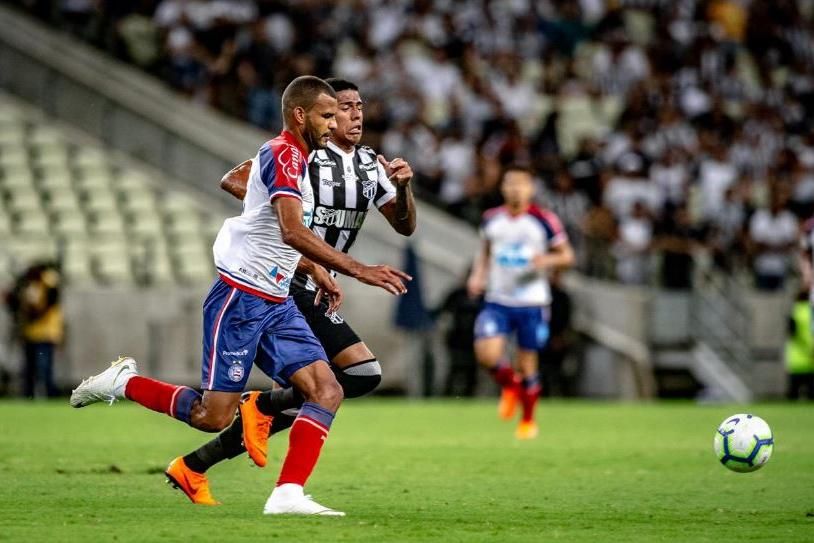 Em jogo maluco de duas viradas e dez gols, Bahia derrota o Goiás pelo  Brasileirão