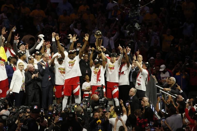 Raptors: Jogo de Basquete em Toronto com crianças - Brasileira em