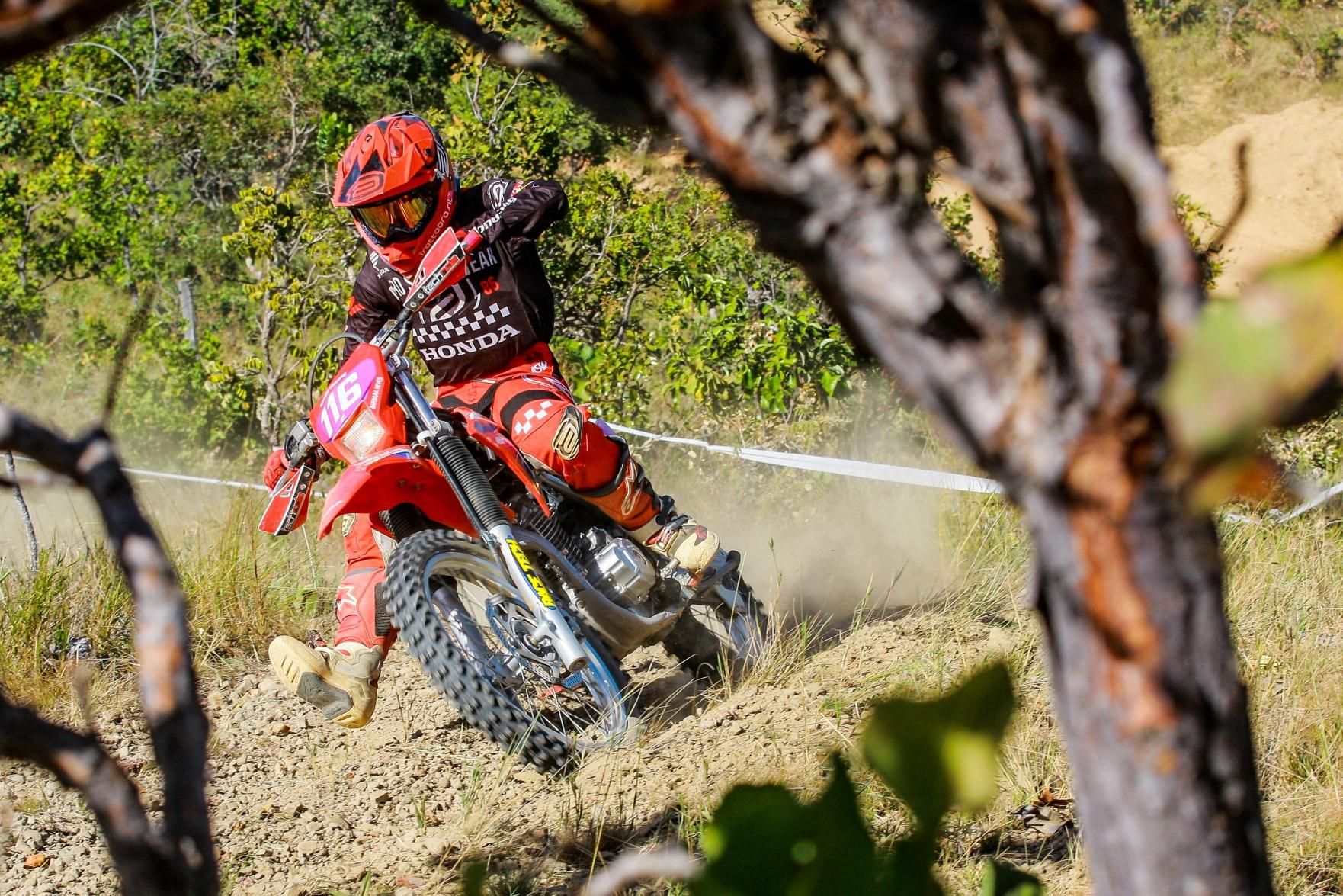 Jetro Salazar vence corrida classificatória da MX1 na 3ª etapa do  Brasileiro de Motocross