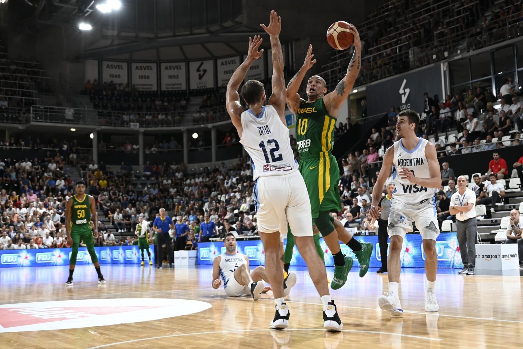 Brasil pode garantir vaga olímpica no basquete neste domingo; veja cenário