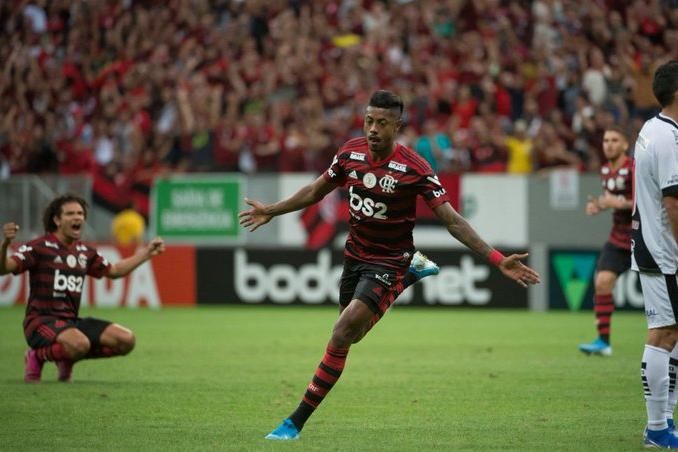 Flamengo iguala Vasco em número de jogadores convocados para Copas