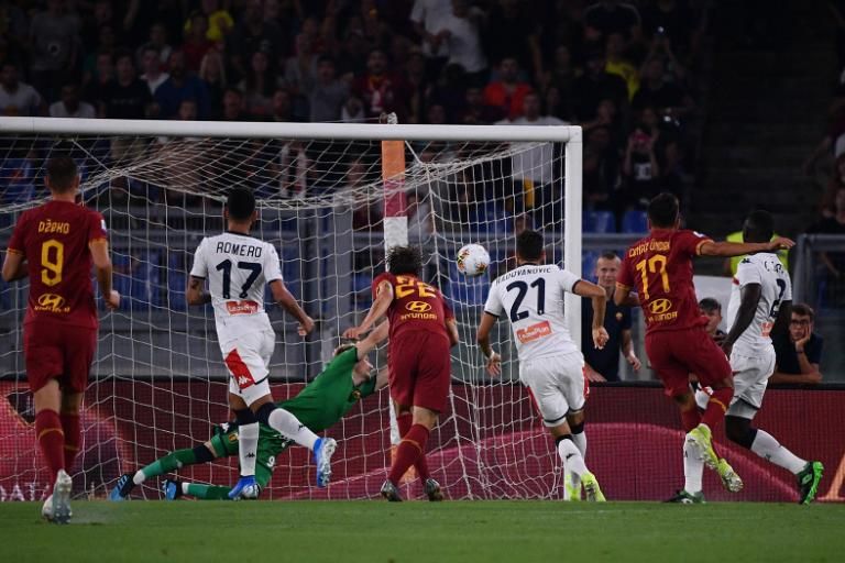 Brasileiro marca, e Roma é goleada pelo Genoa fora de casa no Italiano