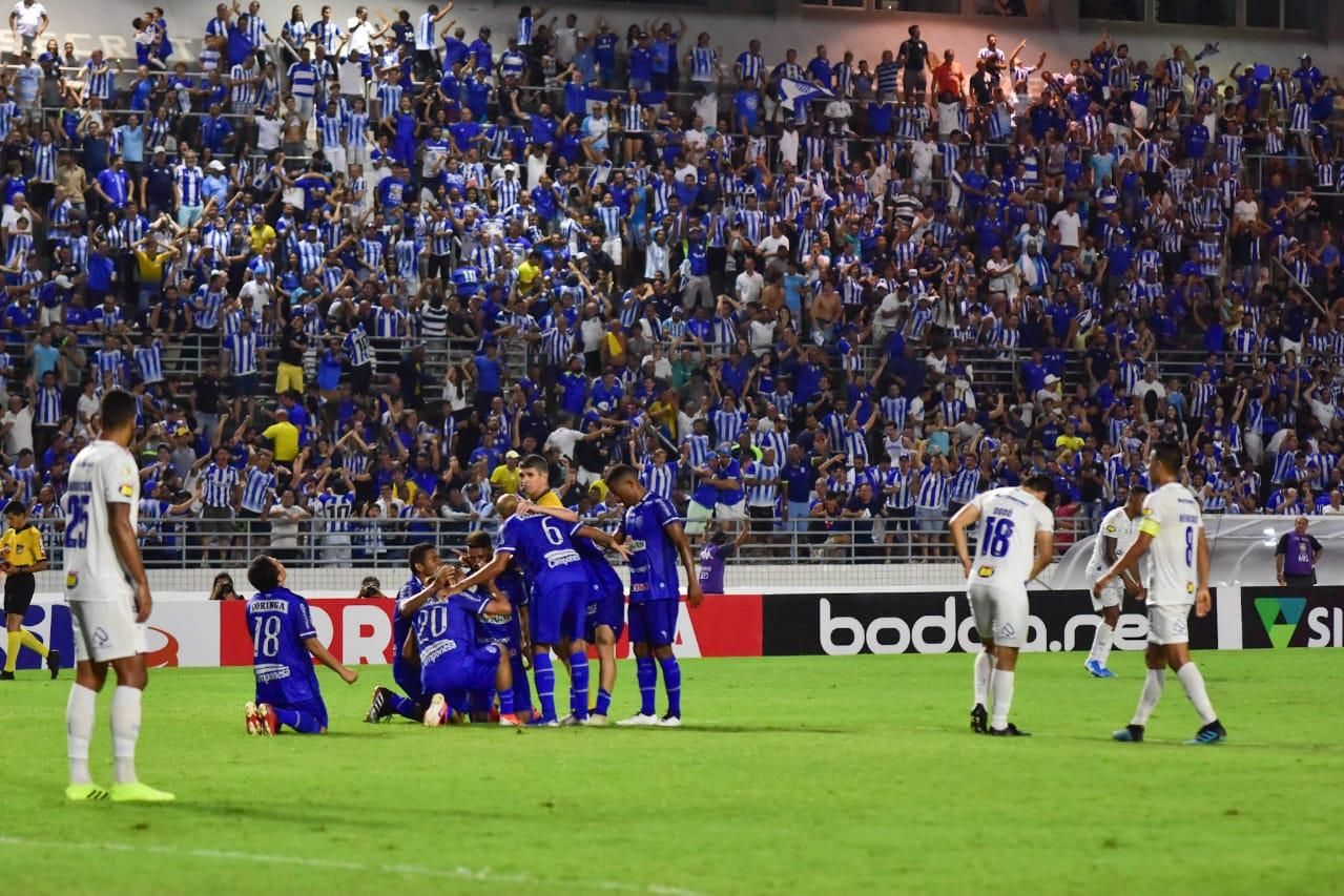 São Paulo empata com o Athletico-PR e segue sem vencer fora de casa no  Brasileirão