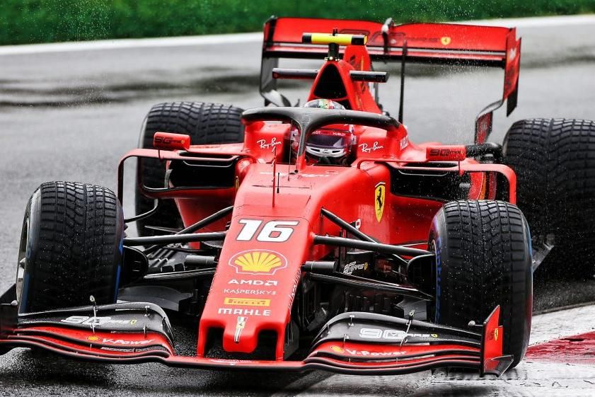 F1: sob forte chuva, Hamilton e Russell dominam 2º treino livre do GP do  Japão