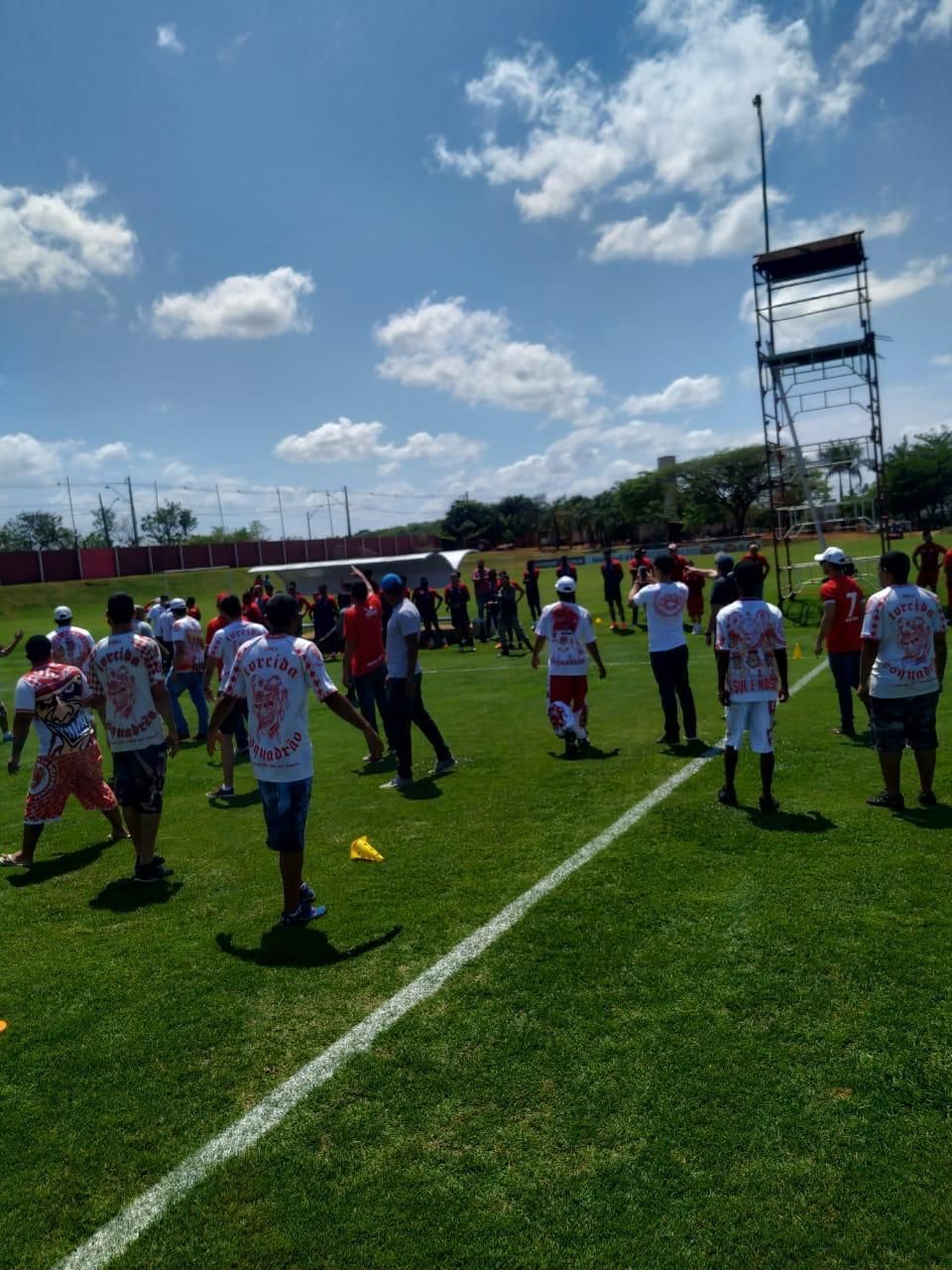 VÍDEO: festa da torcida e jogadores com a classificação antecipada