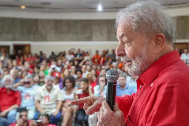 PGR interina faz gestos a Lula para se cacifar, mas mantém elo com  lava-jatistas