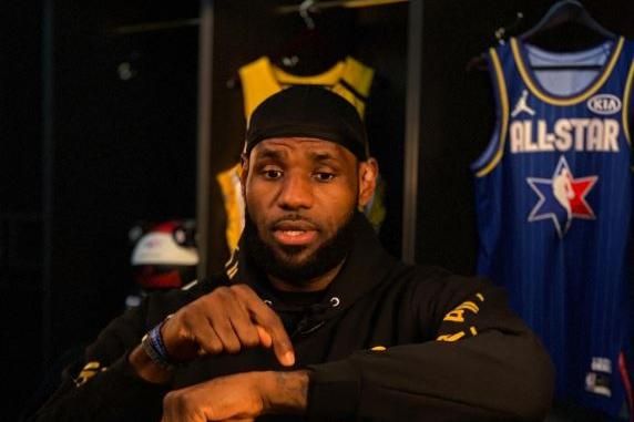 Como LeBron James se tornou o rei das quadras e um craque dos