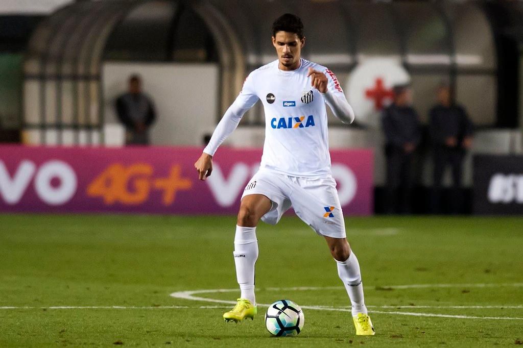 Lucas Veríssimo é o jogador com mais cortes do mundo