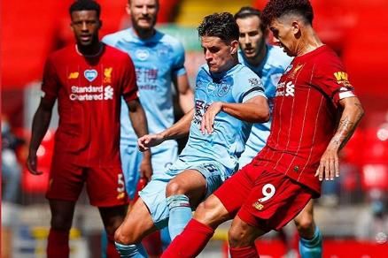 Liverpool vence o Burnley pelo Inglês e entra na zona de