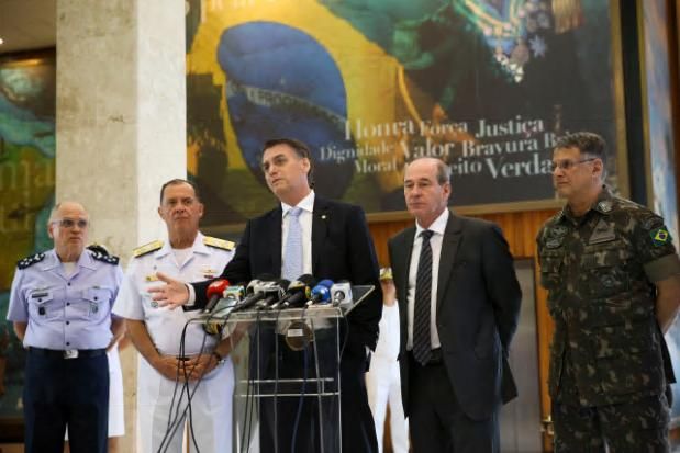 EUA enviam generais em missão ao Brasil para barrar aproximação de