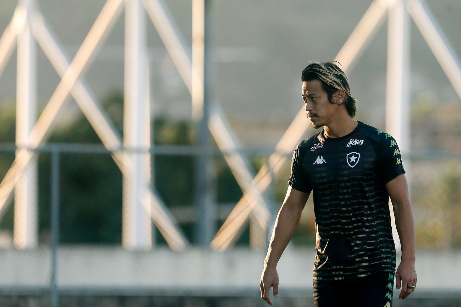 Líder Botafogo segura empate com Cruzeiro; Tiquinho se machuca e