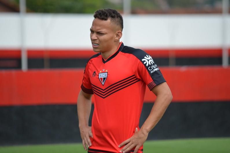 Adversário do São Paulo na Sul-Americana anuncia ex-lateral do Flamengo:  “Muito feliz”