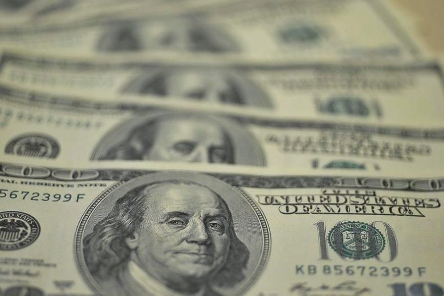 Dólar fecha aos R$ 5,61 e Ibovespa sobe 2,56% na semana