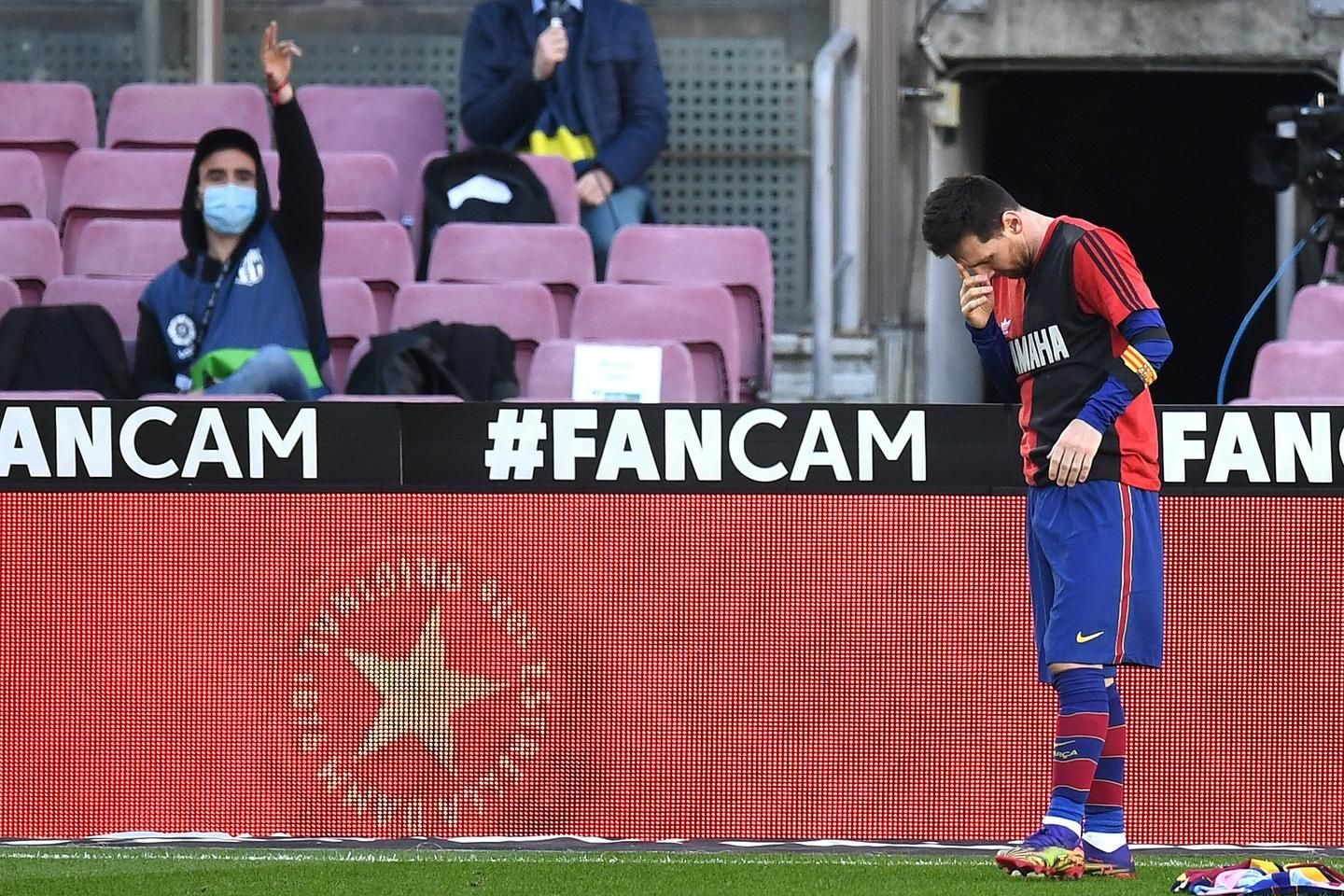 MESSI CHEGA MARCANDO GOLAÇO!!! 