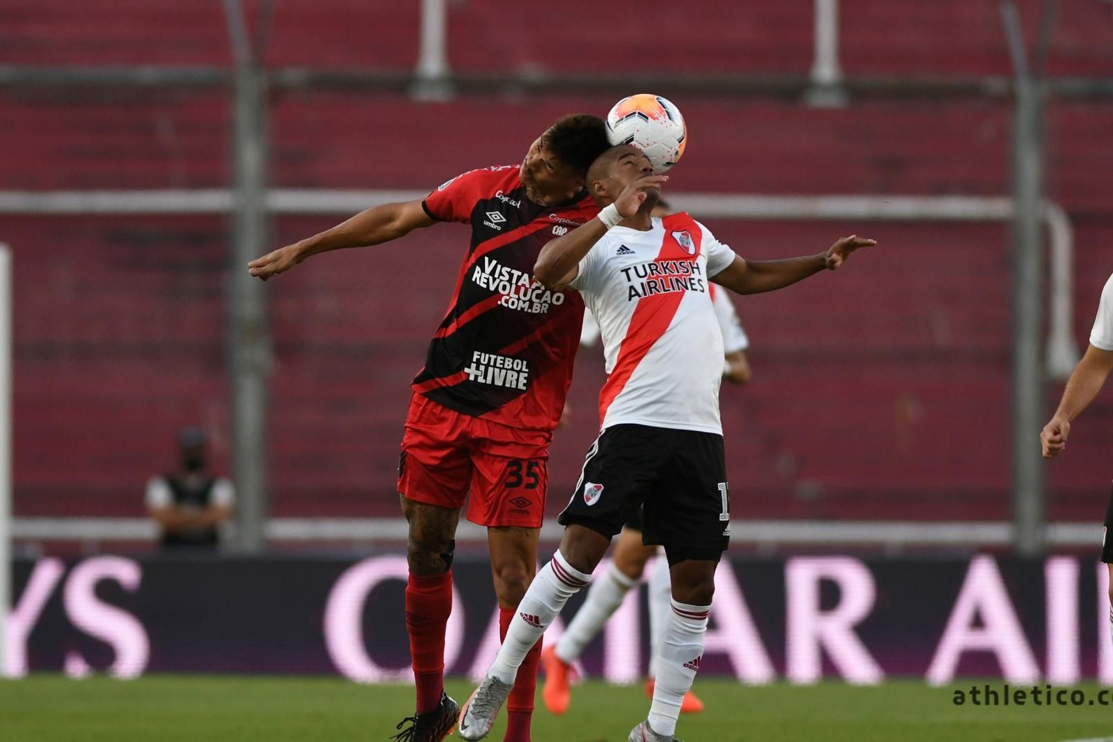Thiago Heleno perde pênalti, e Athletico-PR cai contra o Bolívar na  Libertadores