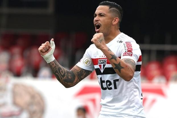 São Paulo vence o Cruzeiro com gol de Luciano e se afasta ainda