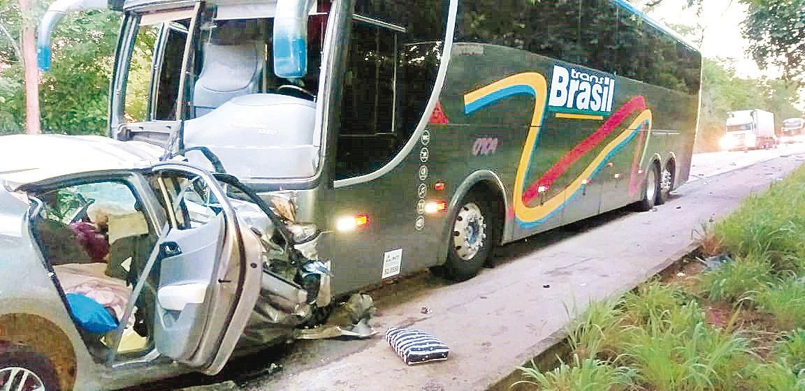 Sobe para 9 número de mortes em acidente com ônibus de fiéis em