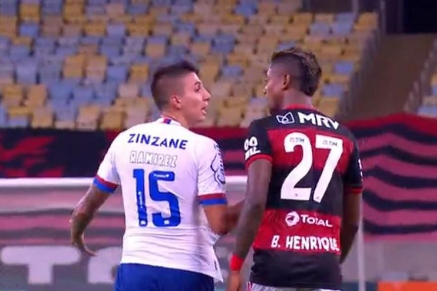 Vídeo: Flamengo é vítima de racismo da torcida do Olimpia