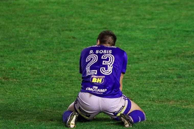 Jogo entre Coritiba e Cruzeiro é marcado por briga generalizada entre  torcedores - Lance!