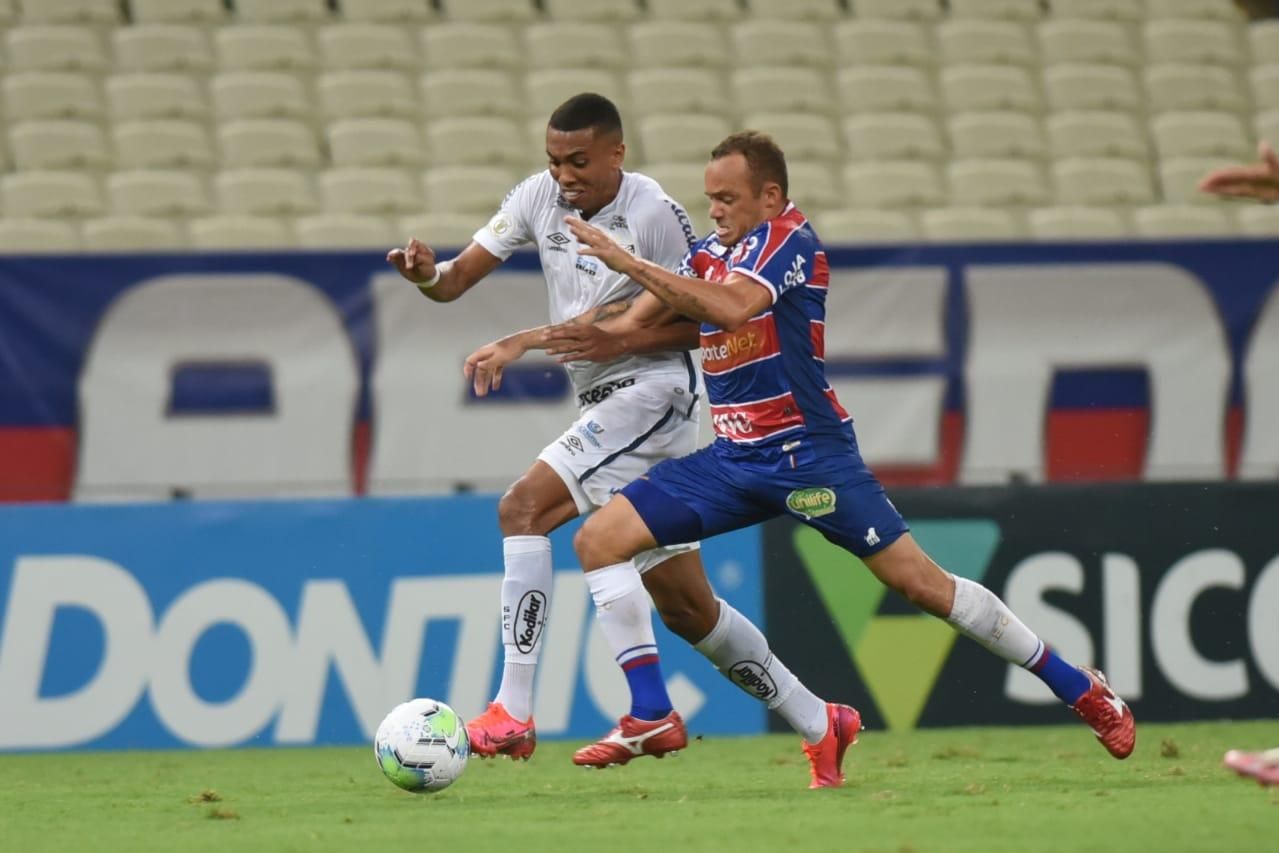 Wesley se destaca em treino e deve ser titular no clássico com o Santos