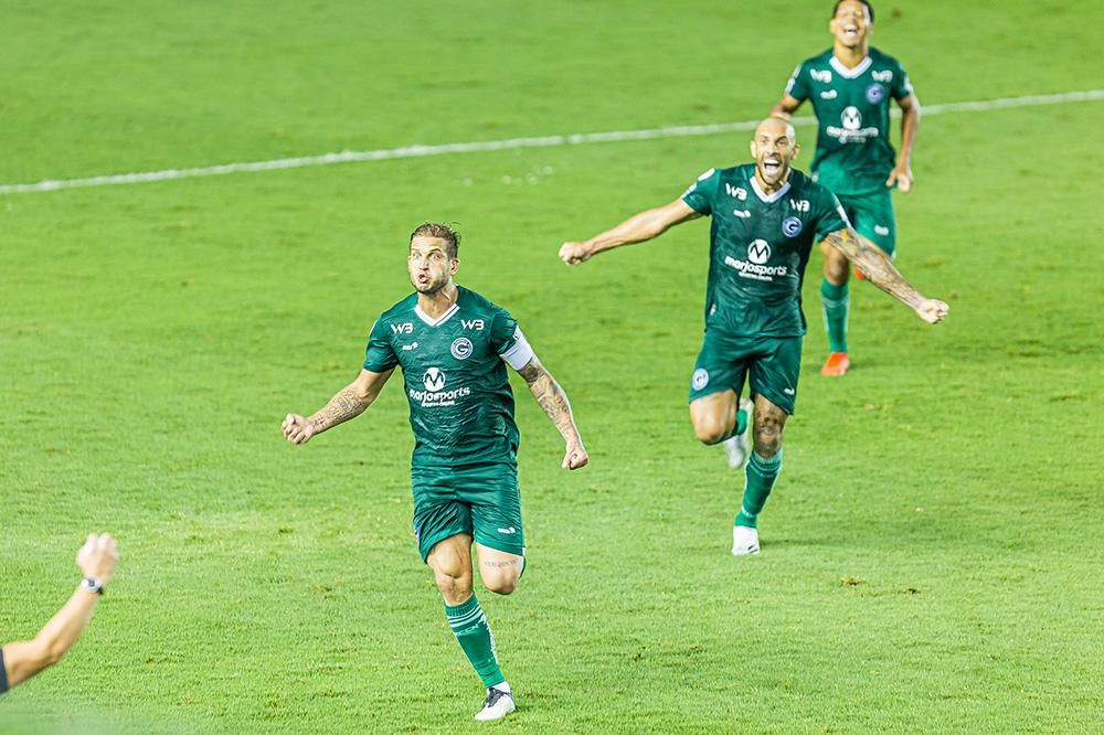 Antes do jogo contra o Santos, Wesley relembra histórico de clássicos na  base