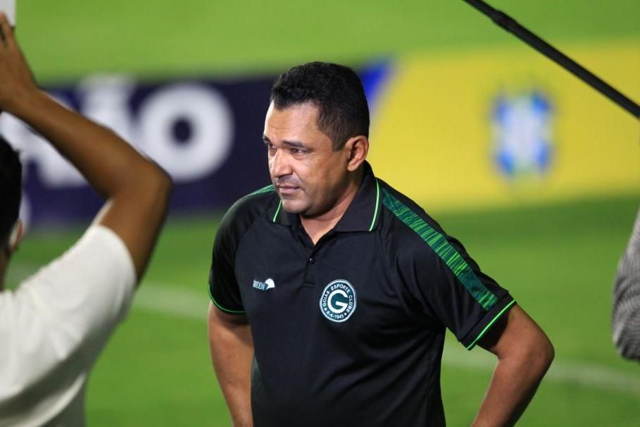 Festa resulta em sete jogos de suspensão para dupla do Rangers