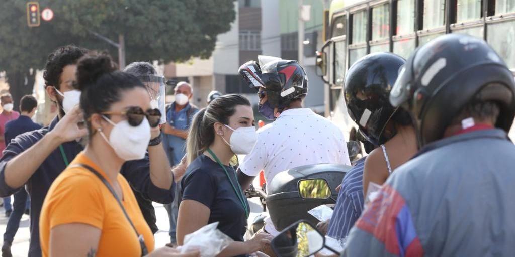 Motoboys protestam após motorista destruir moto de entregador