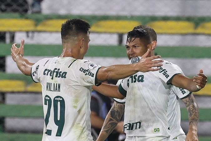 Palmeiras goleia América, se isola e pode ser campeão no domingo