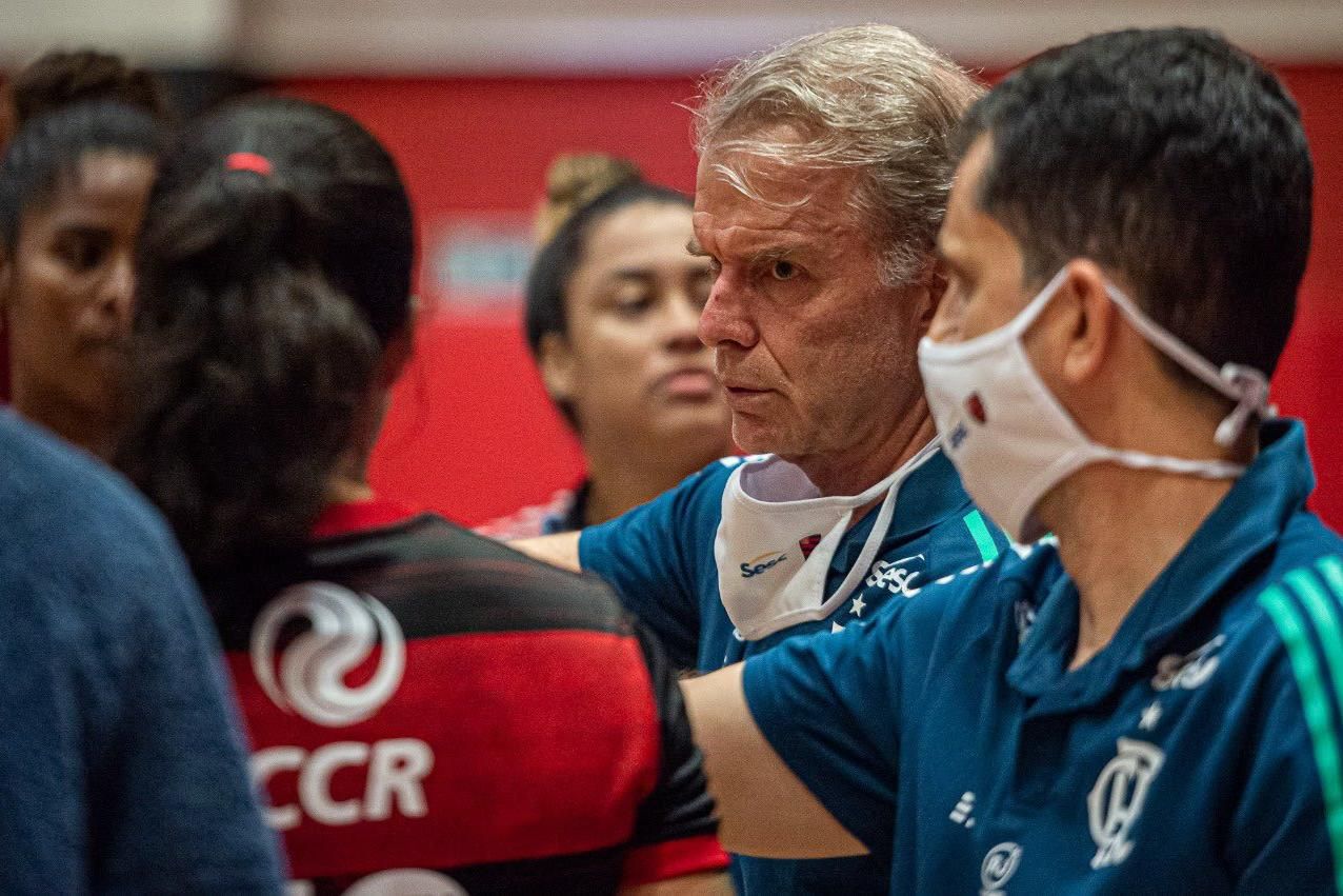 Bernardinho vai voltar à Seleção Brasileira de Vôlei? CBV avalia substituto  para Renan