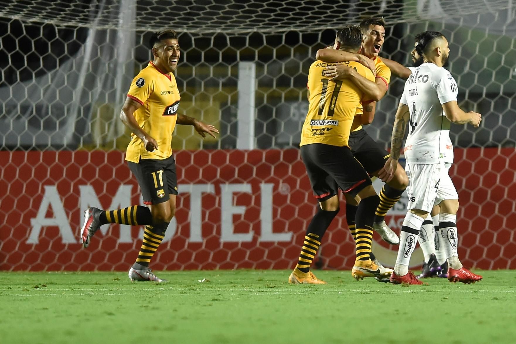 Após derrota do Santos, Inter comemora fato de ser último sul